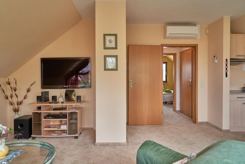 Ferienwohnung Am Stadtrand Von Berlin Neu Buch Esterno foto